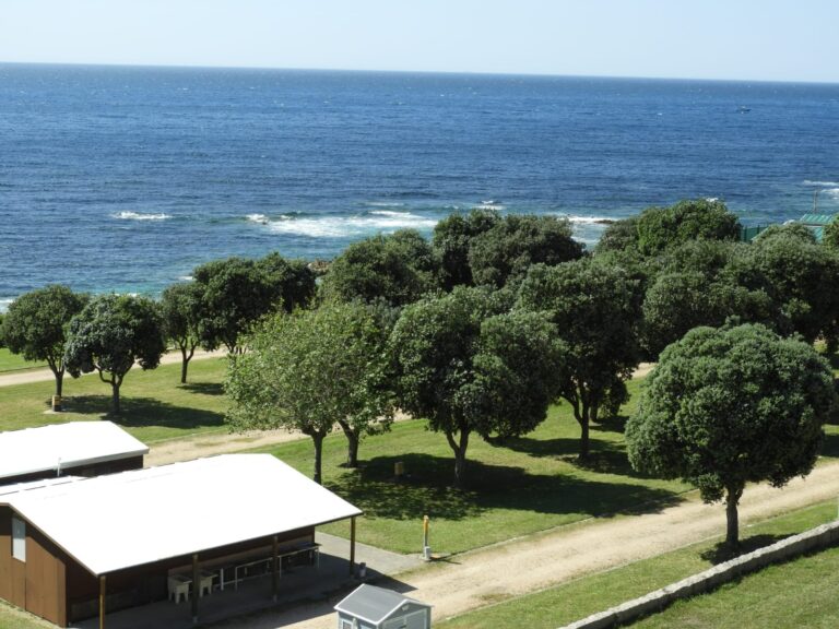 camping mougas en galicia - acampada con vistas al mar